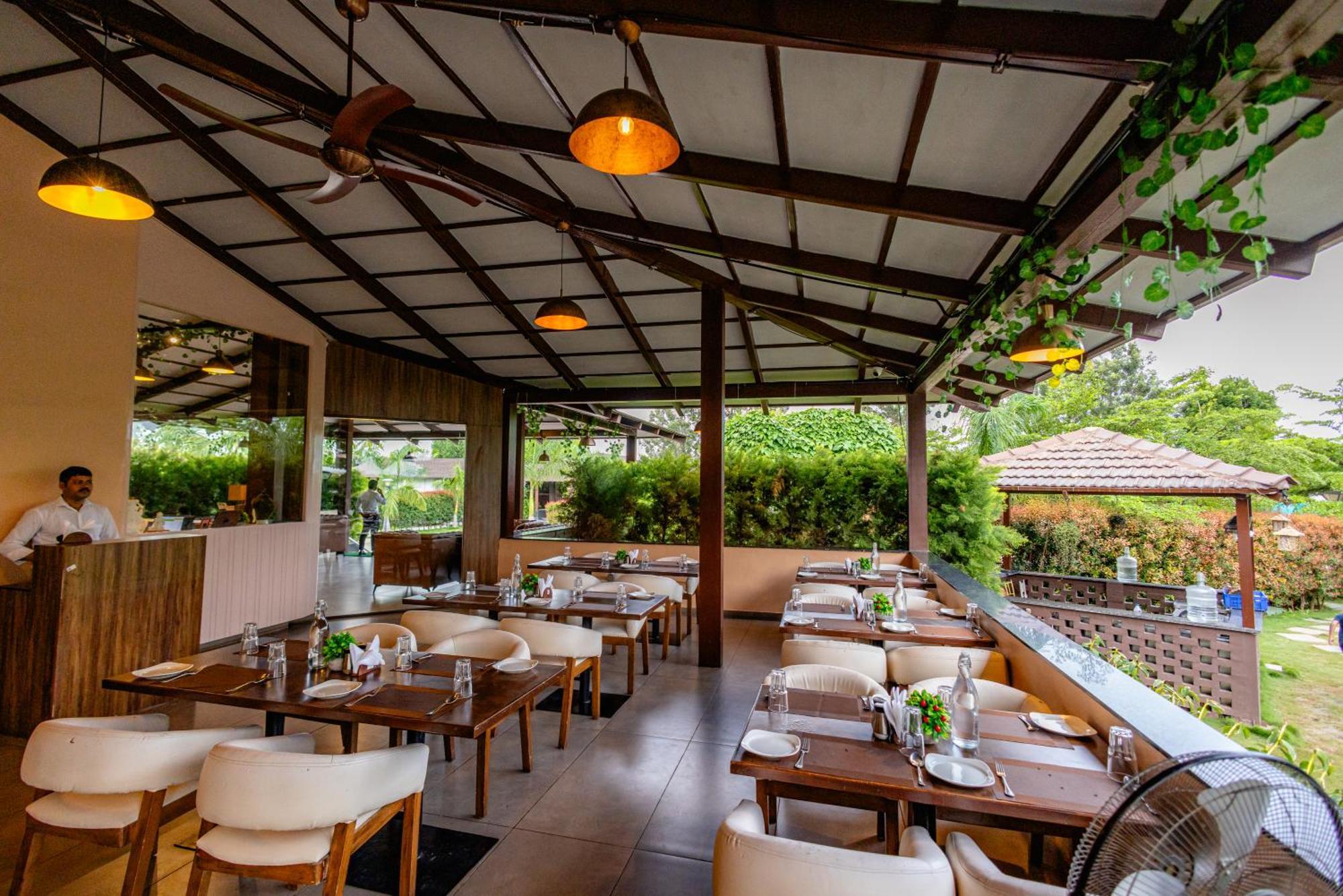 Veerdency Luxury Resort Devanahalli Exteriör bild