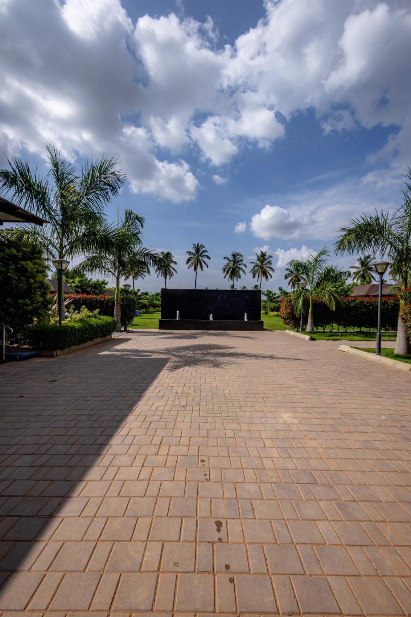 Veerdency Luxury Resort Devanahalli Exteriör bild